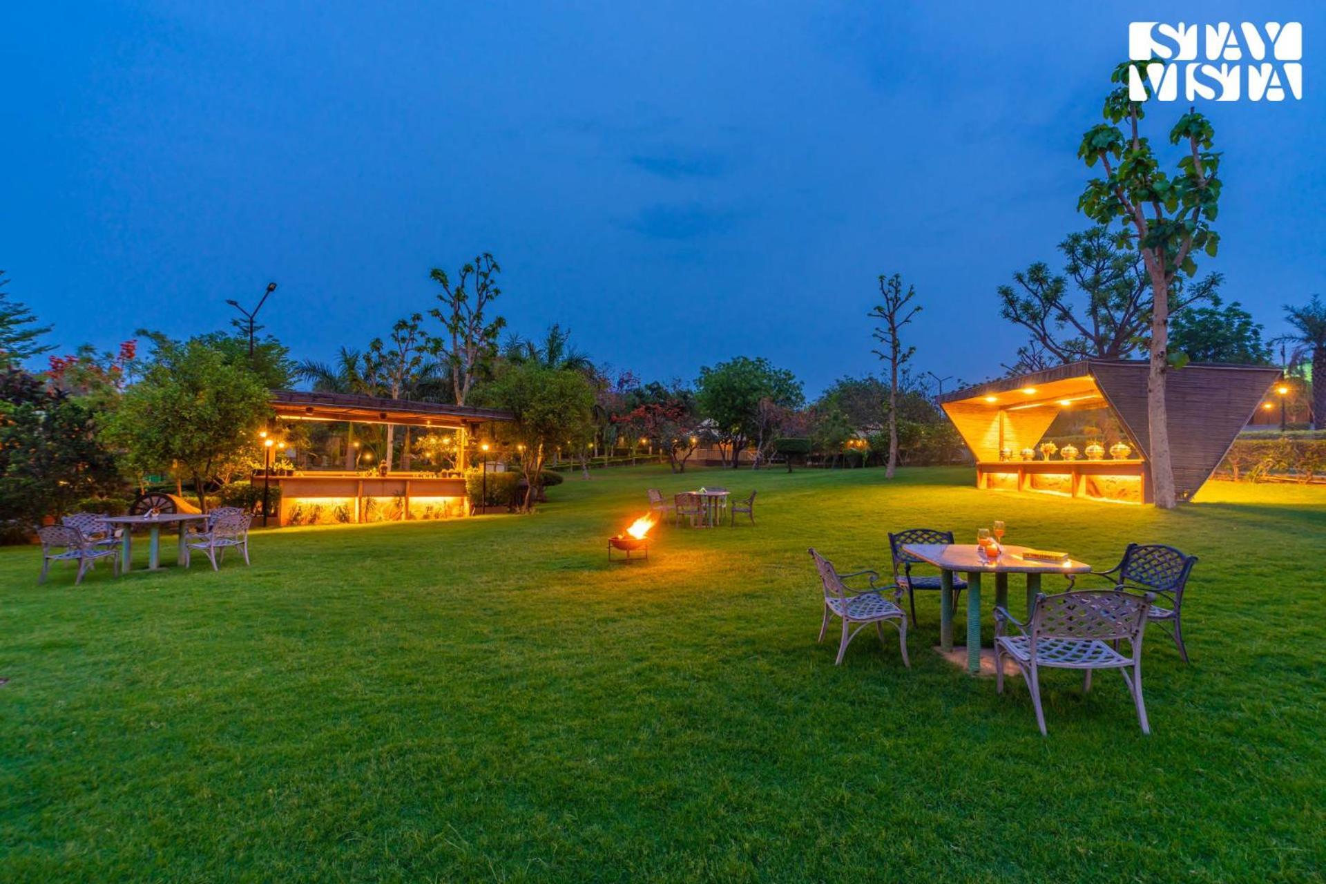 Stayvista At Maple Farms With Pool, Bbq & Bonfire Sohna Extérieur photo